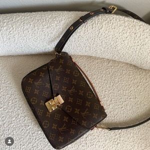 Louis Vuitton Pochette Métis